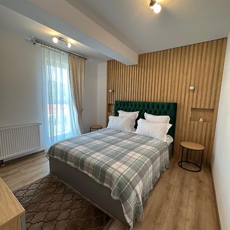 Apartamente Arinis Гура Хуморулуй Екстериор снимка