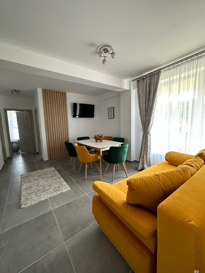 Apartamente Arinis Гура Хуморулуй Екстериор снимка