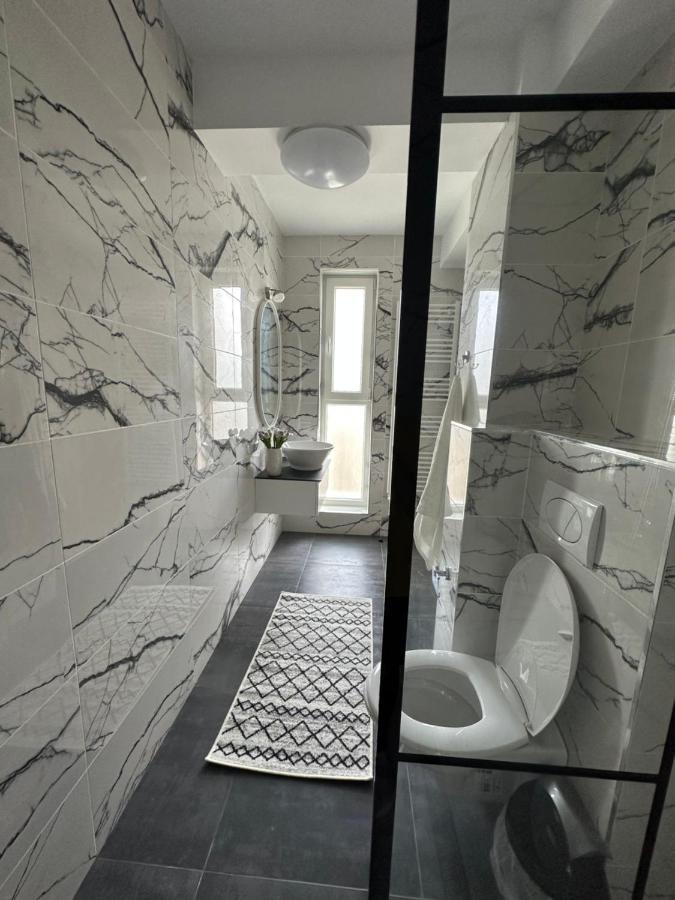 Apartamente Arinis Гура Хуморулуй Екстериор снимка