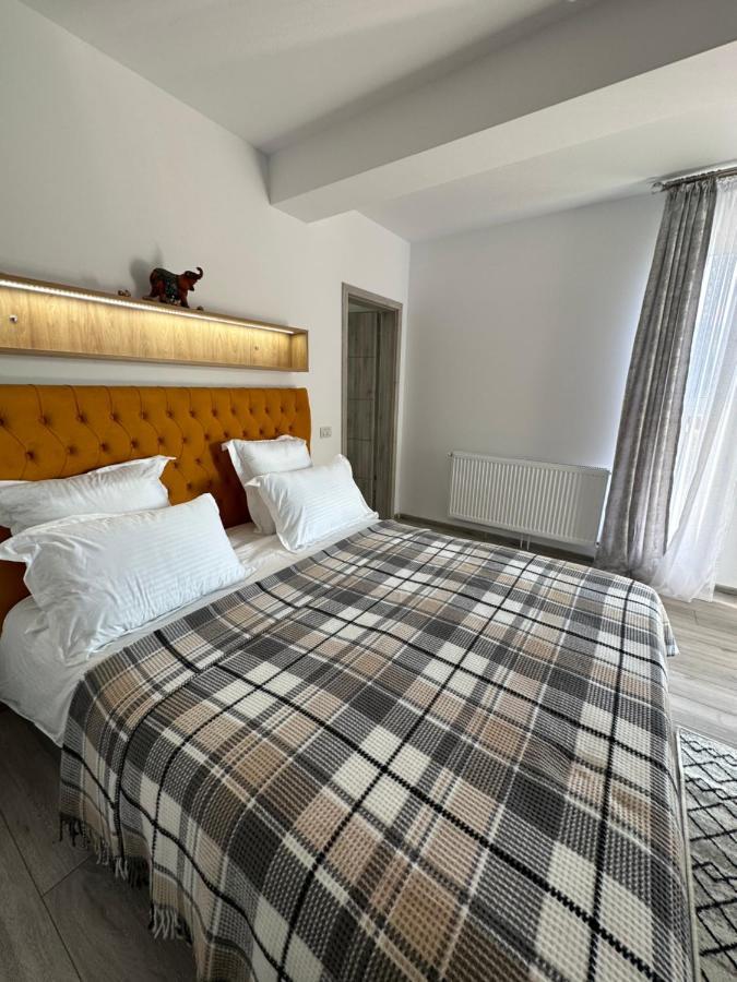 Apartamente Arinis Гура Хуморулуй Екстериор снимка