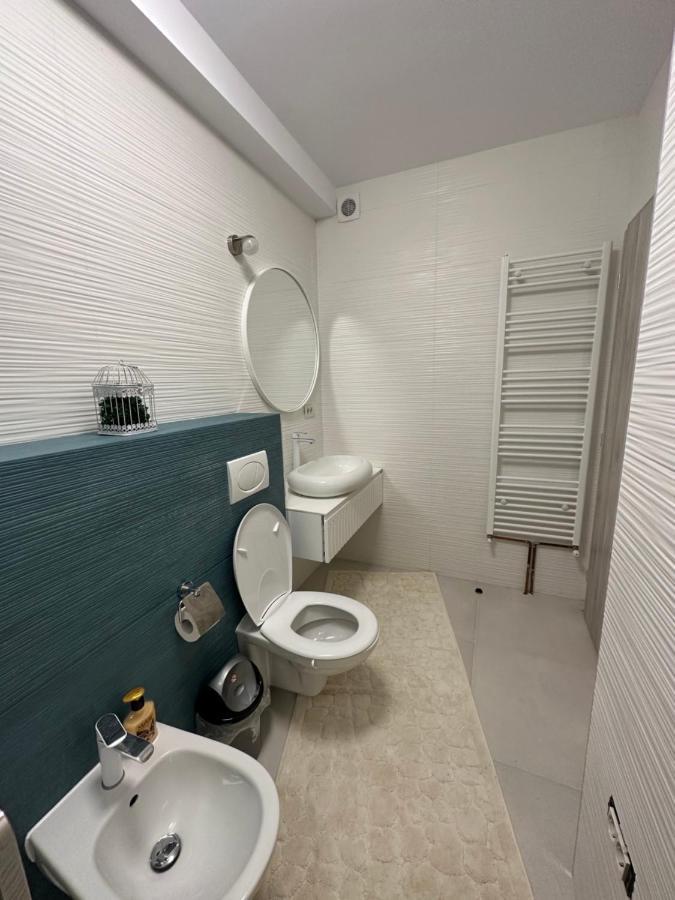 Apartamente Arinis Гура Хуморулуй Екстериор снимка