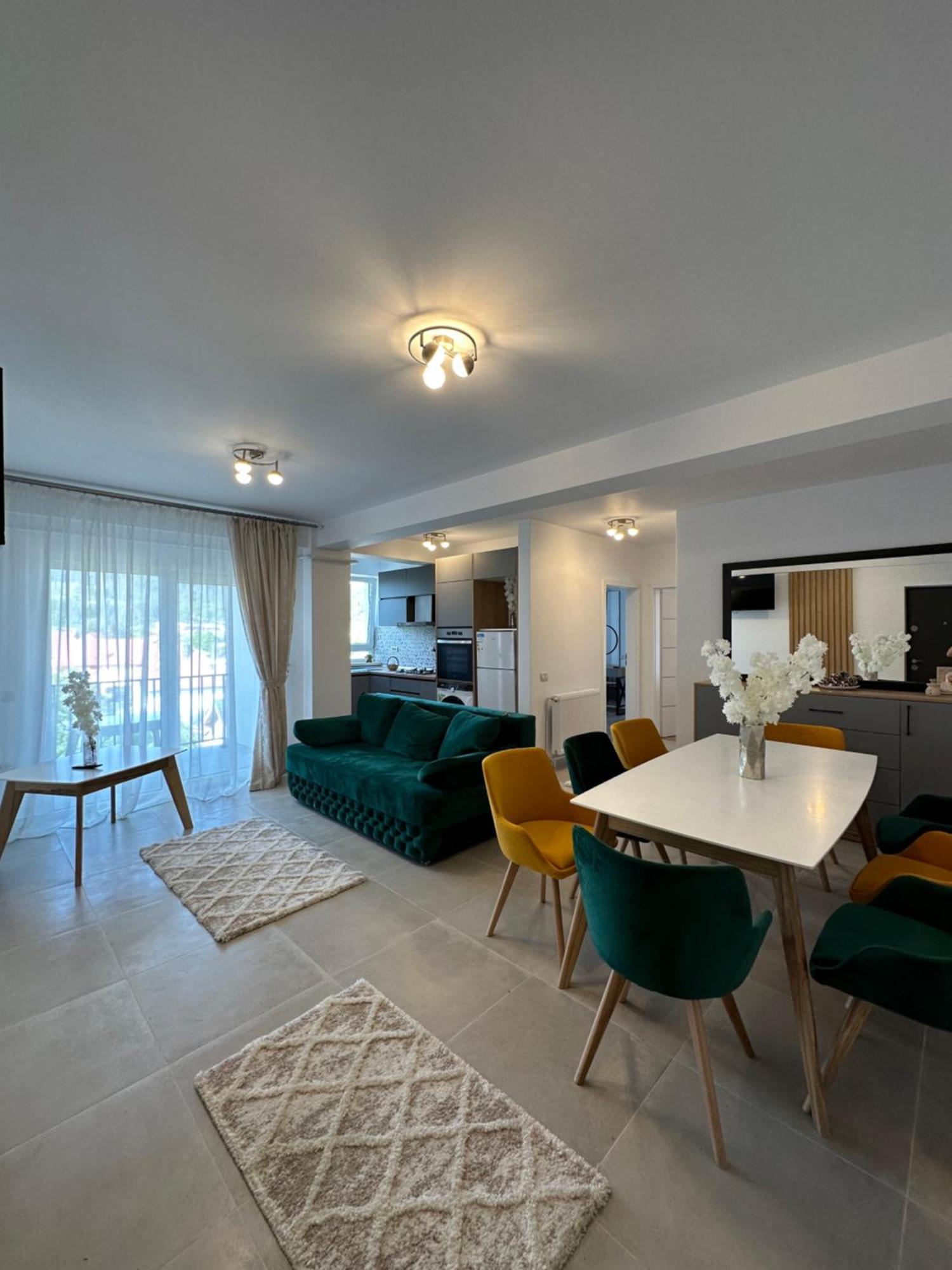 Apartamente Arinis Гура Хуморулуй Екстериор снимка