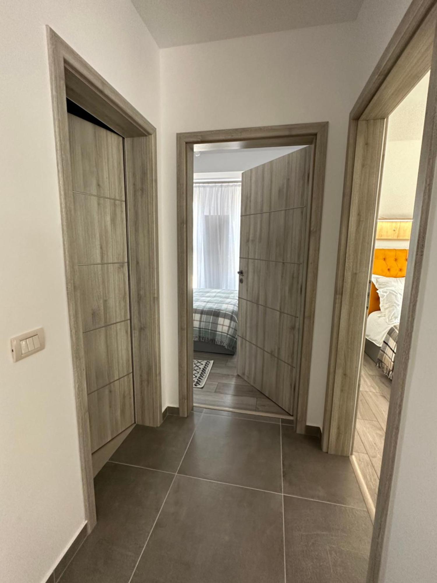 Apartamente Arinis Гура Хуморулуй Екстериор снимка
