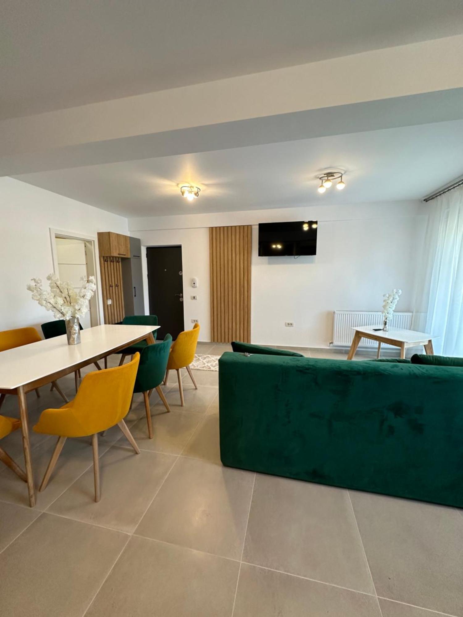 Apartamente Arinis Гура Хуморулуй Екстериор снимка