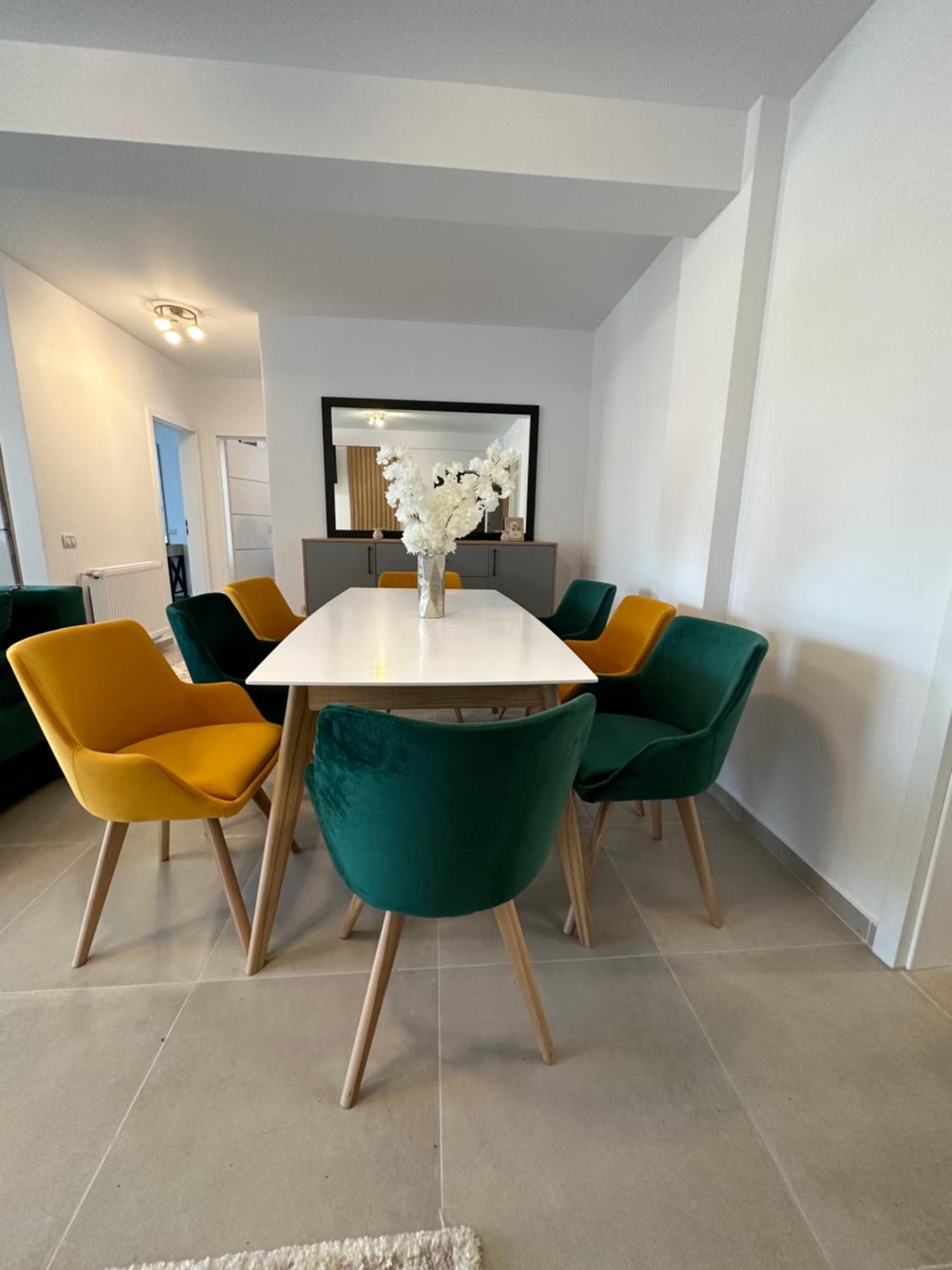 Apartamente Arinis Гура Хуморулуй Екстериор снимка